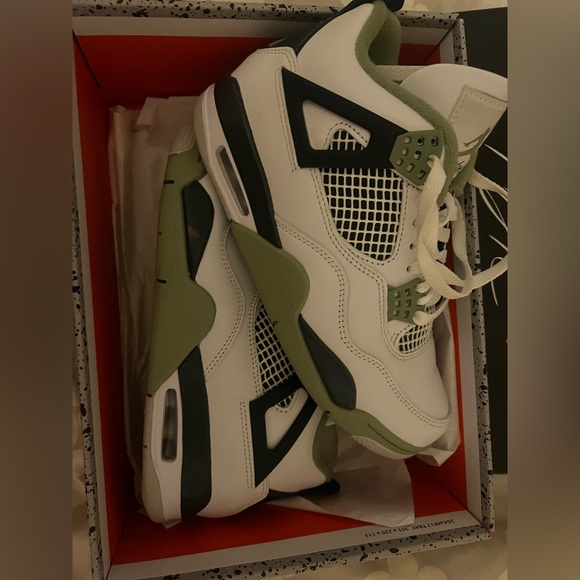 Jordan 4 Seafoams - Picture 5 of 10